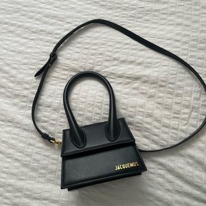Jacquemus Chiquito Moyen bag